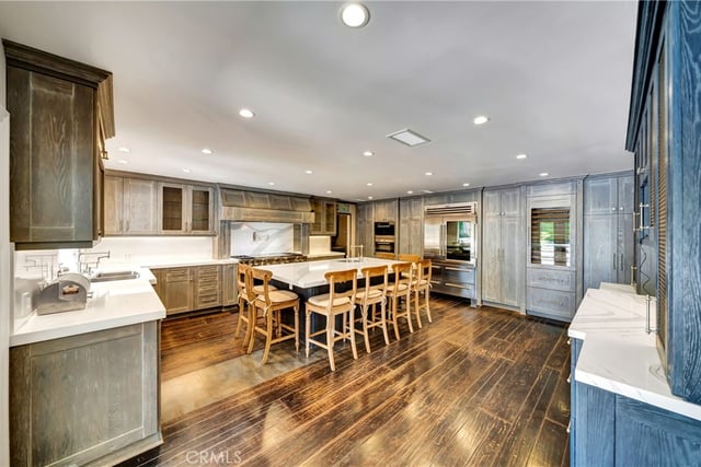 5441 Calvin Avenue, Tarzana, CA 91356 — photo 10 of 38