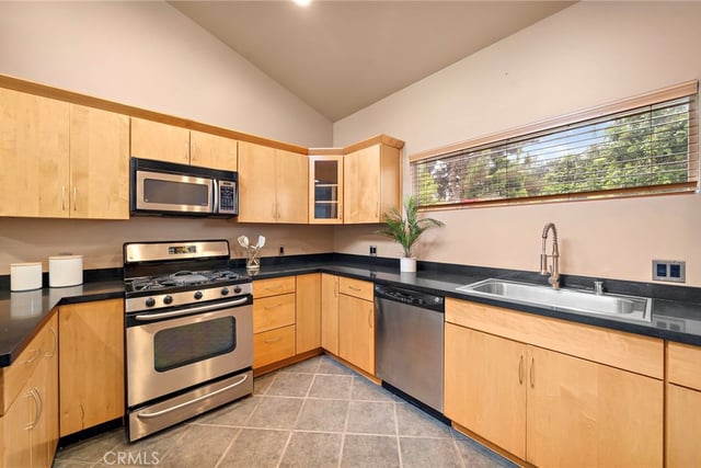 10540 W Olympic Boulevard, Los Angeles, CA 90064 — photo 13 of 54