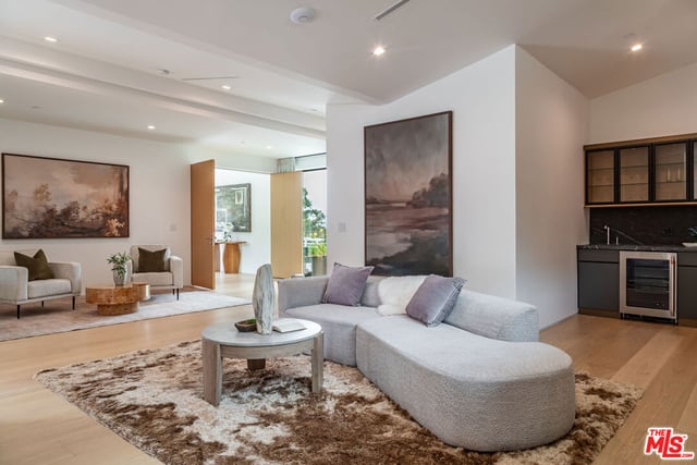 3802 Hollyline Avenue, Los Angeles, CA 91423 — photo 13 of 25