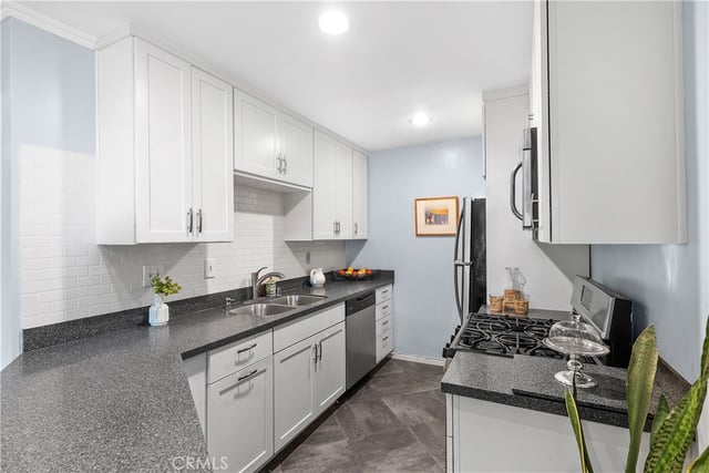 4252 fair Avenue 22, Studio City, CA 91602 — photo 10 of 32
