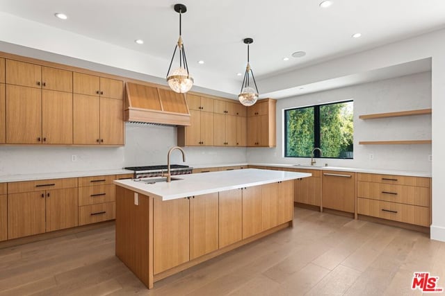 5347 Amigo Avenue, Tarzana, CA 91356 — photo 4 of 36