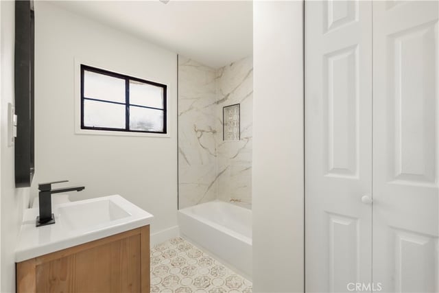 4072 Hillcrest Drive C, Los Angeles, CA 90008 — photo 26 of 31