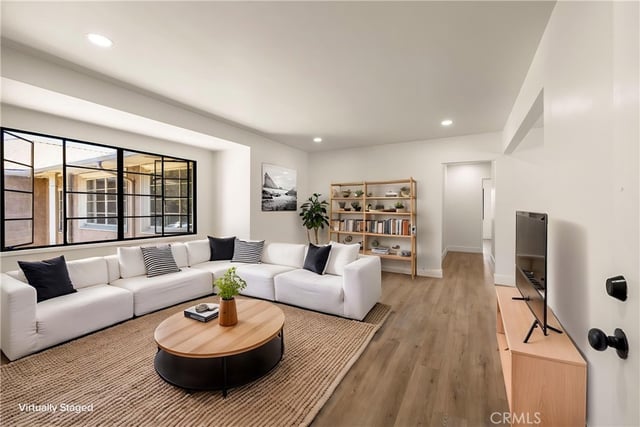4072 Hillcrest Drive C, Los Angeles, CA 90008 — photo 5 of 31