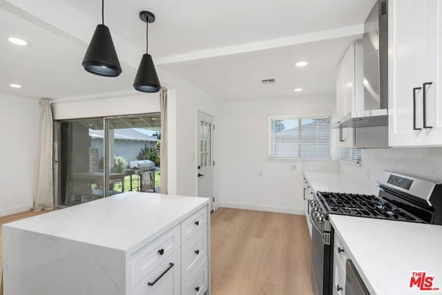 14348 Collins Street, Sherman Oaks, CA 91401 — photo 13 of 32
