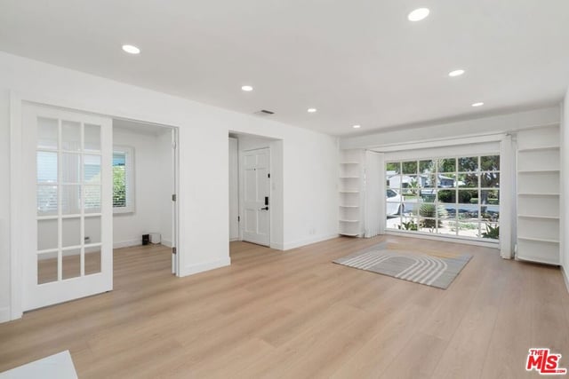 14348 Collins Street, Sherman Oaks, CA 91401 — photo 7 of 32
