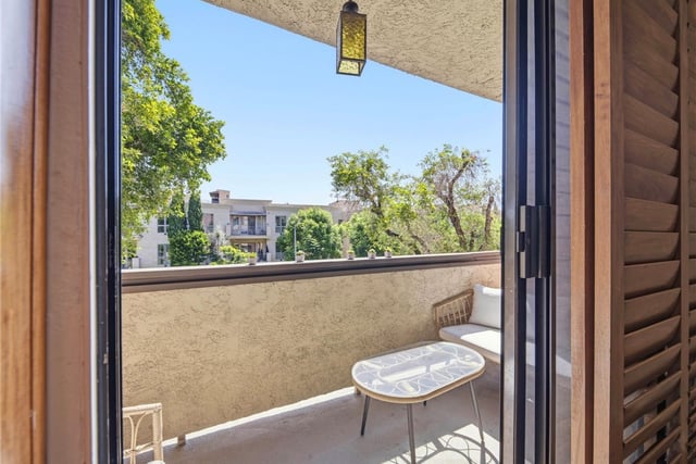 1315 roxbury dr 204, Los Angeles, CA 90035 — photo 11 of 19