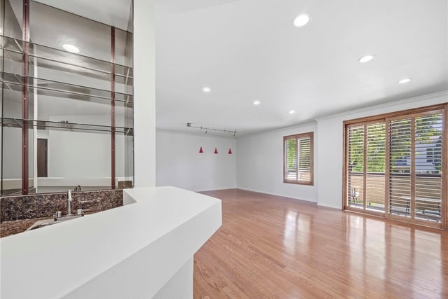 1315 roxbury dr 204, Los Angeles, CA 90035 — photo 3 of 19