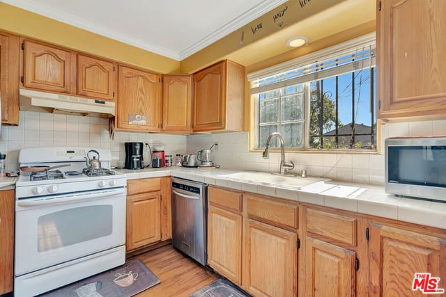 448 W 64th Street, Inglewood, CA 90302 — photo 8 of 39