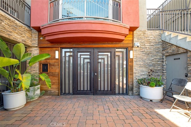 11124 Burbank Boulevard 101, North Hollywood, CA 91601 — photo 5 of 37