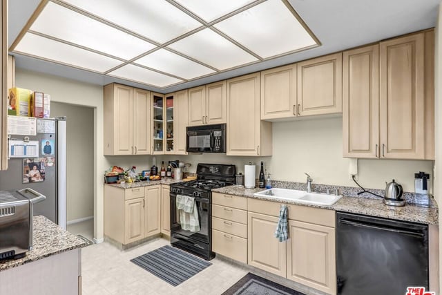 9836 Vidor Drive 302, Los Angeles, CA 90035 — photo 5 of 13