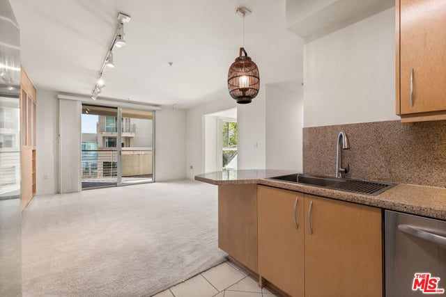 267 S San Pedro Street 213, Los Angeles, CA 90012 — photo 12 of 40
