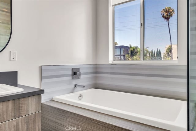 1715 Armacost Avenue 2, Los Angeles, CA 90025 — photo 30 of 45