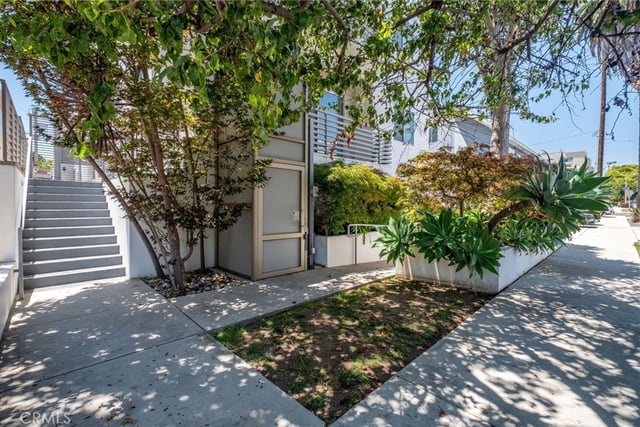 1715 Armacost Avenue 2, Los Angeles, CA 90025 — photo 4 of 45