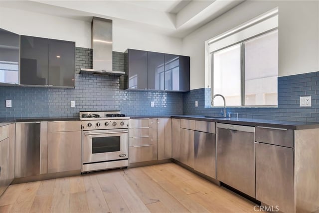 1715 Armacost Avenue 2, Los Angeles, CA 90025 — photo 8 of 45