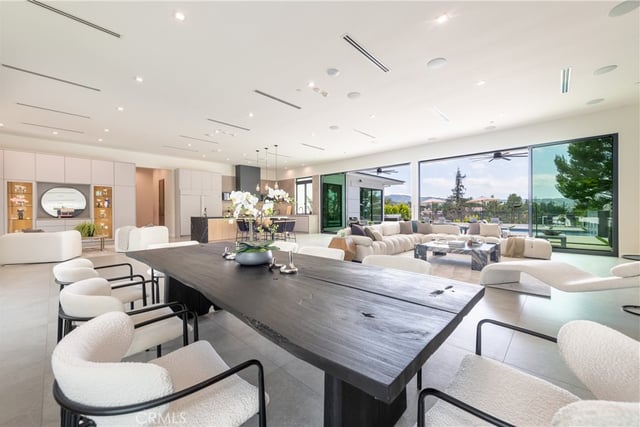17977 Medley Drive, Encino, CA 91316 — photo 15 of 51