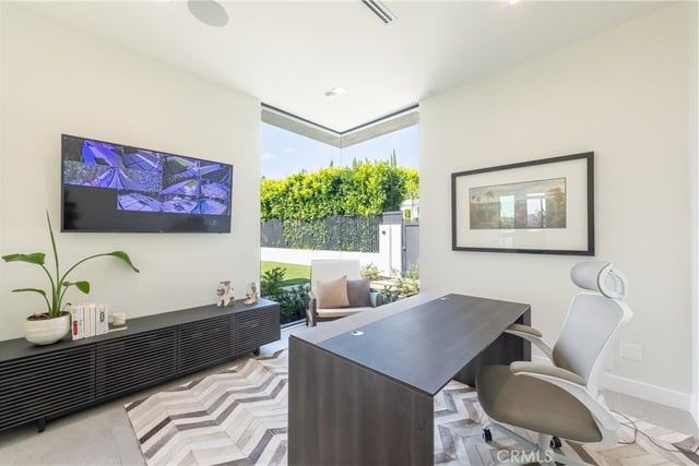 17977 Medley Drive, Encino, CA 91316 — photo 24 of 51