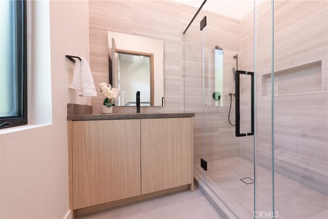 17977 Medley Drive, Encino, CA 91316 — photo 36 of 51