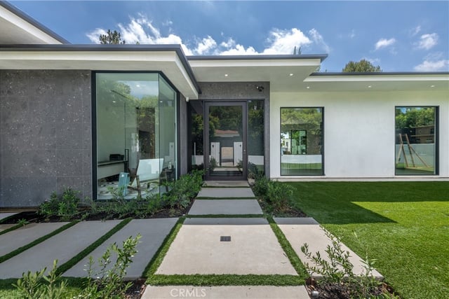 17977 Medley Drive, Encino, CA 91316 — photo 6 of 51