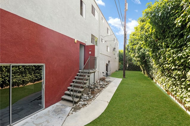 525 S Shelton Street 205, Burbank, CA 91506 — photo 23 of 33