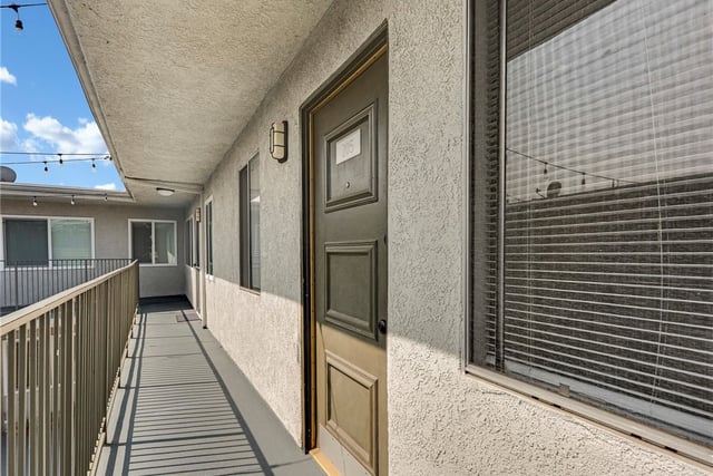 525 S Shelton Street 205, Burbank, CA 91506 — photo 4 of 33