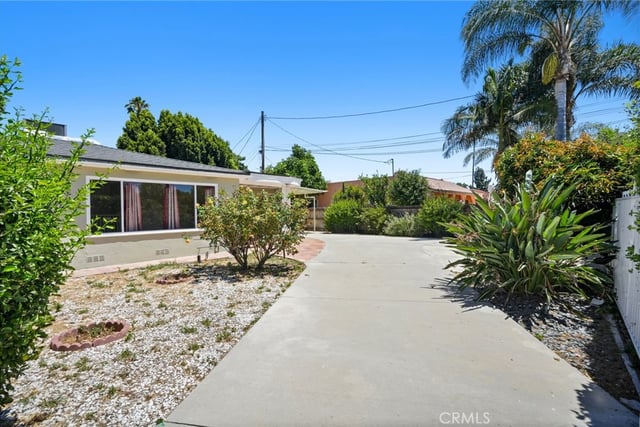 15841 Marlin Place, Lake Balboa, CA 91406 — photo 5 of 48