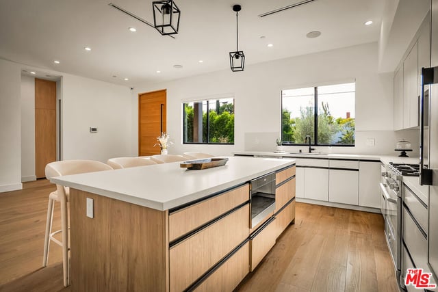 6154 Laurelgrove Avenue, North Hollywood, CA 91606 — photo 11 of 56
