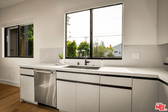 6154 Laurelgrove Avenue, North Hollywood, CA 91606 — photo 12 of 56
