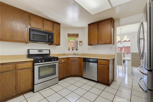 28948 Marilyn Drive, Canyon Country, CA 91387 — photo 6 of 24