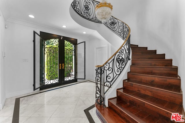 10914 Bellagio Road, Los Angeles, CA 90077 — photo 3 of 19