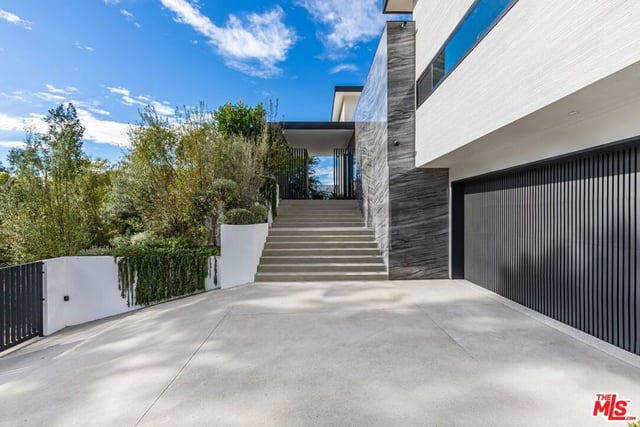 9455 Eden Drive, Beverly Hills, CA 90210 — photo 3 of 34