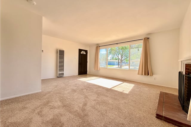 44137 Fern, Lancaster, CA 93534 — photo 5 of 32