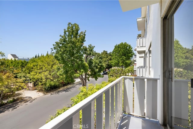 4343 Finley Avenue 27, Los Angeles, CA 90027 — photo 16 of 22
