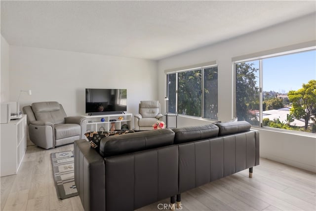4343 Finley Avenue 27, Los Angeles, CA 90027 — photo 3 of 22