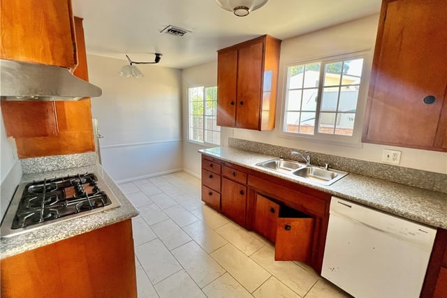 16527 Superior, Northridge, CA 91343 — photo 26 of 54
