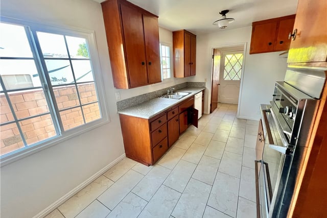 16527 Superior, Northridge, CA 91343 — photo 28 of 54