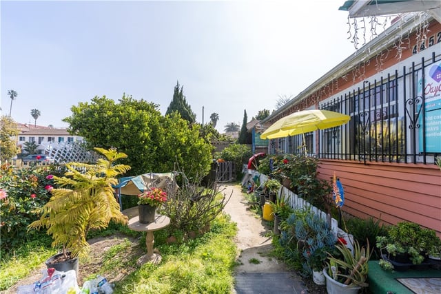4452 Rosewood Avenue, Los Angeles, CA 90004 — photo 15 of 28