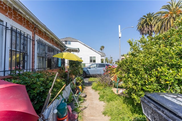 4452 Rosewood Avenue, Los Angeles, CA 90004 — photo 16 of 28