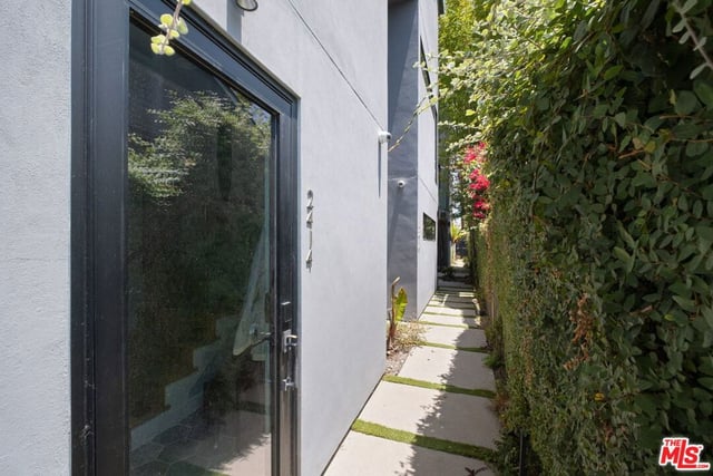 2414 Penmar Avenue, Venice, CA 90291 — photo 3 of 32