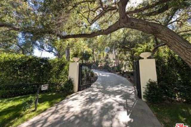 943 Moraga Drive, Los Angeles, CA 90049 — photo 40 of 49