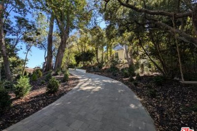 943 Moraga Drive, Los Angeles, CA 90049 — photo 41 of 49