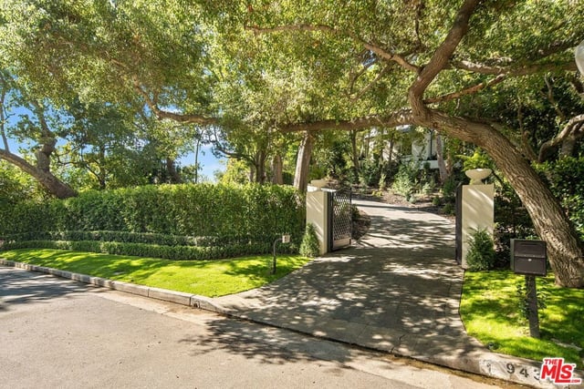 943 Moraga Drive, Los Angeles, CA 90049 — photo 6 of 49