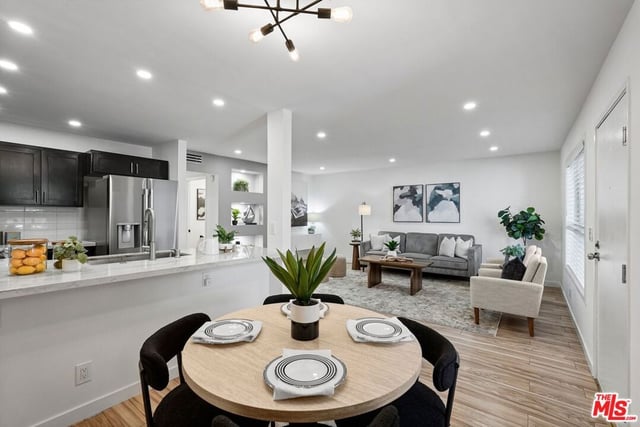 11230 Peach Grove Street 208, Los Angeles, CA 91601 — photo 11 of 40