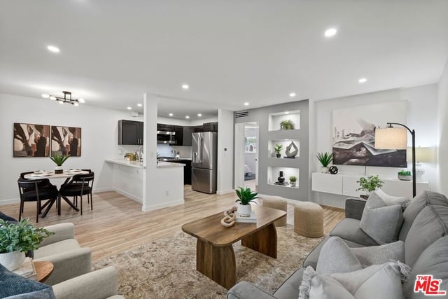 11230 Peach Grove Street 208, Los Angeles, CA 91601 — photo 4 of 40
