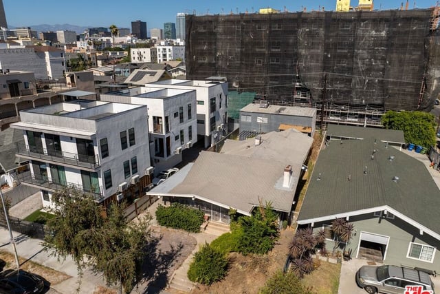 932 S Harvard Boulevard, Los Angeles, CA 90006 — photo 4 of 9