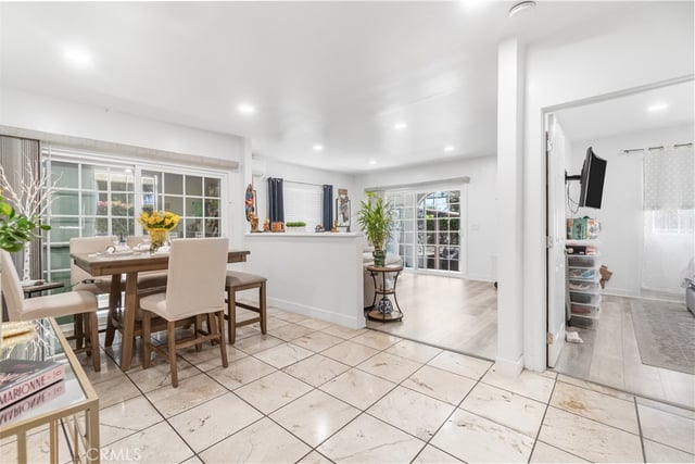 201 W 103rd, Los Angeles, CA 90003 — photo 16 of 34