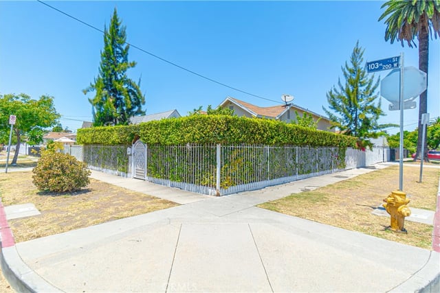 201 W 103rd, Los Angeles, CA 90003 — photo 3 of 34