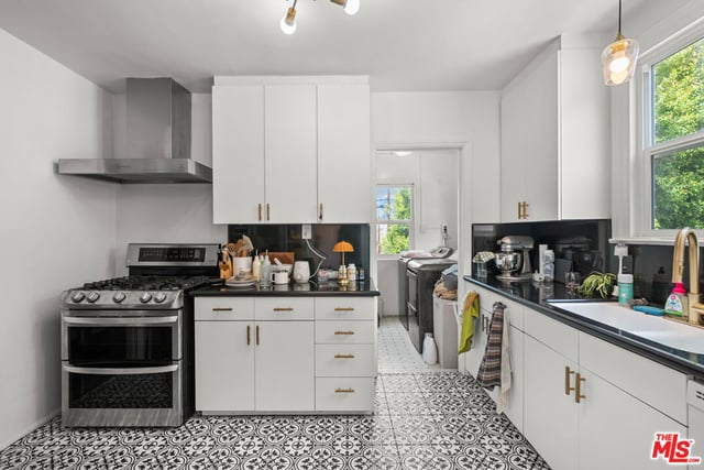 915 S Wooster Street, Los Angeles, CA 90035 — photo 13 of 35