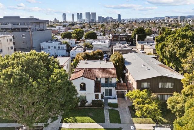 915 S Wooster Street, Los Angeles, CA 90035 — photo 3 of 35