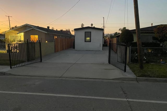 11333 Azahar Street, Ventura, CA 93004 — photo 5 of 50