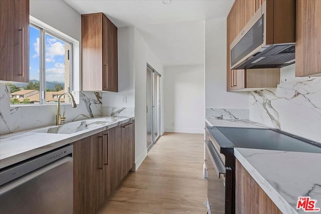 25746 Player Drive Q4, Santa Clarita, CA 91355 — photo 3 of 18